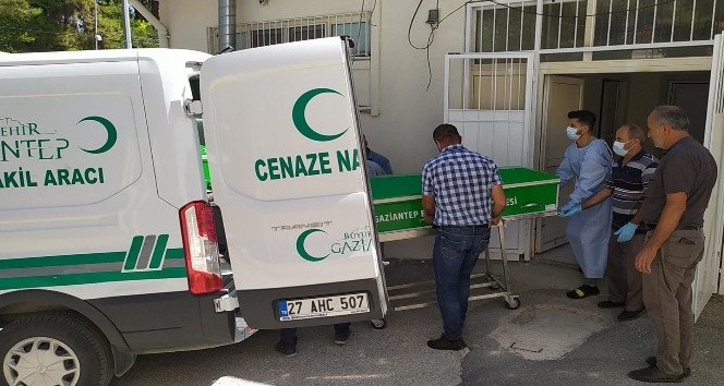 Aracını park eden tır şoförüne otomobil çarptı: 1 ölü